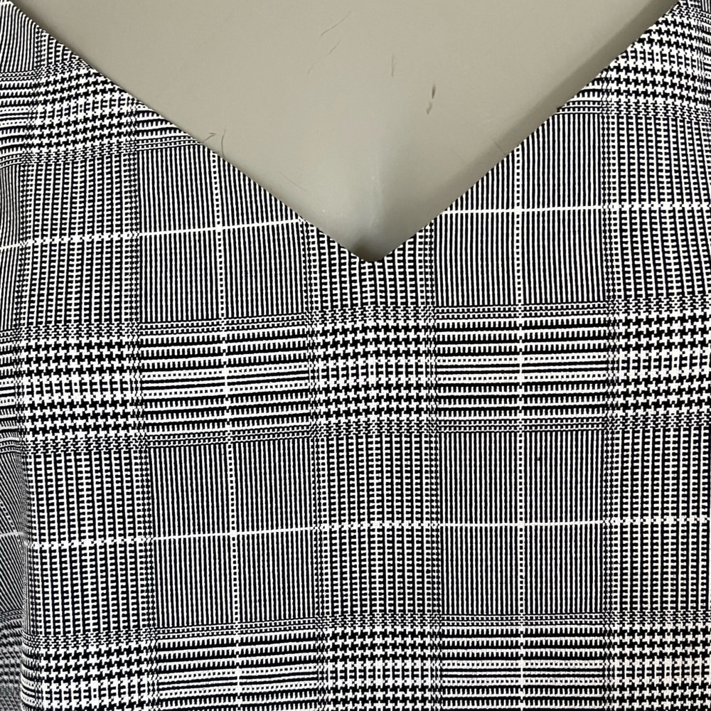 Banana Republic Gray Checkered Camisole - Picture 3 of 12